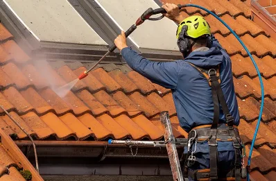 Démoussage et hydrofuge de toiture à Courtils