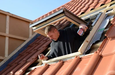 Pose de fenêtres de toit Velux à Courtils